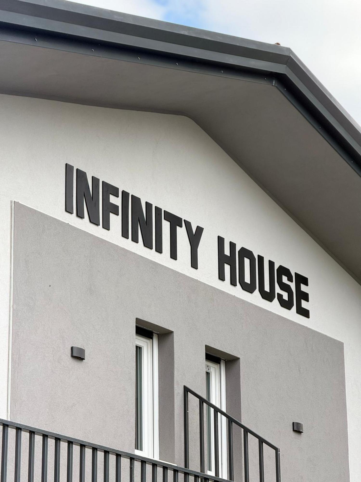 Infinity House - Eleganza Moderna Tra Treviso E Venezia Hotell Casièr Exteriör bild